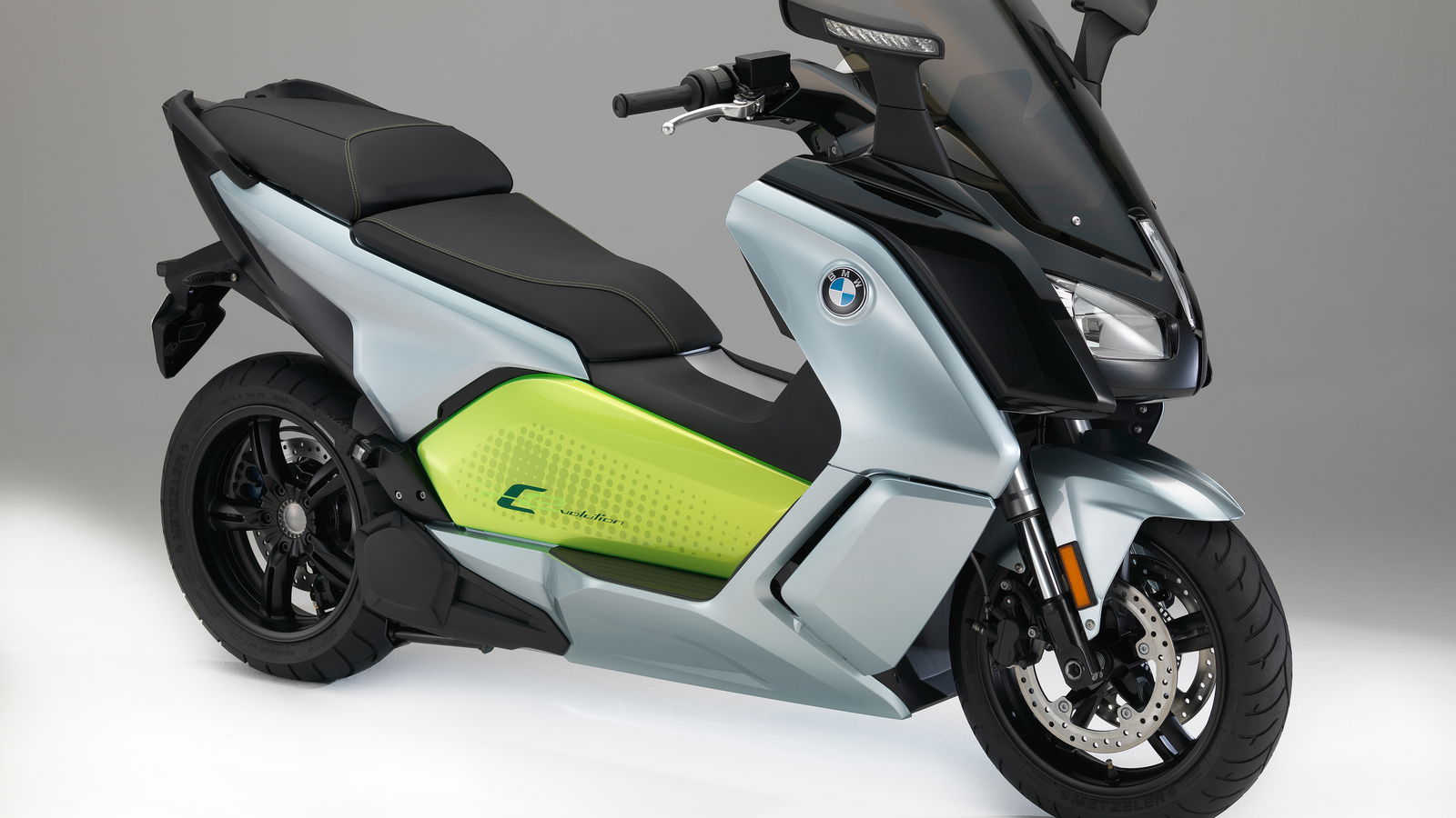 BMW’s electric scoot gets 100-mile range